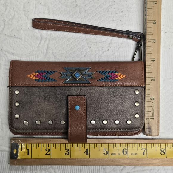 CatchFly Studio Embroidered Studded Wristlet Wallet Purse Clutch Western - Picture 4 of 4